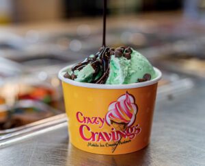 Crazy Cravings FOTO COM COBERTURA E COPINHO AMARELO